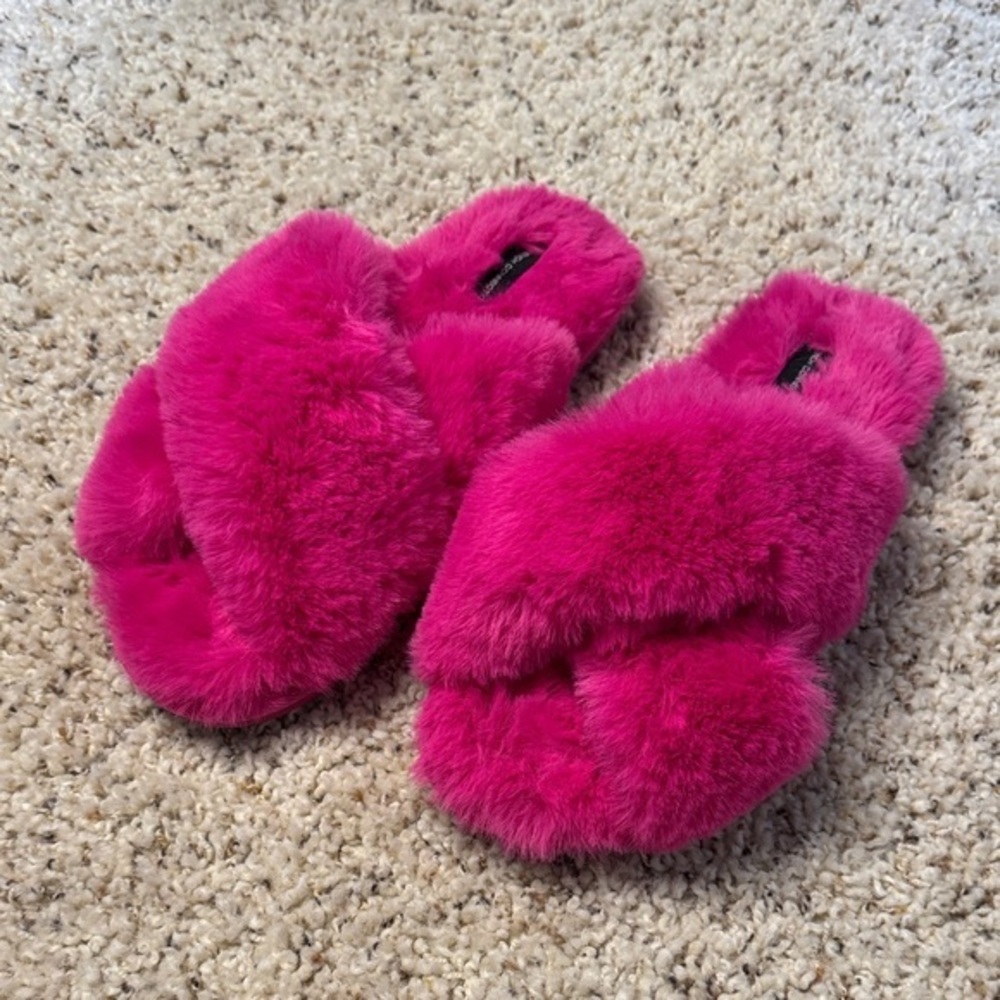 NWT French Connection Vibrant Pink Fuzzy Slippers